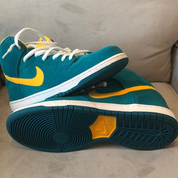 Nike SB Dunks - Picture 5 of 6